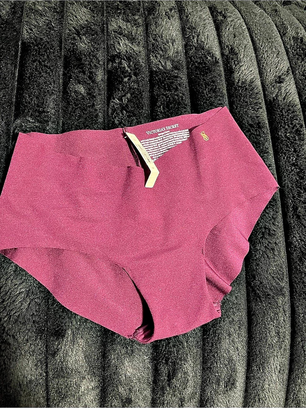 Victoria's Secret No-Show Hiphugger Panty burgundy